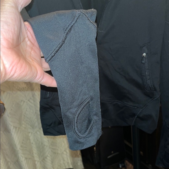 ALO Yoga Black Hoodie - Picture 4 of 9